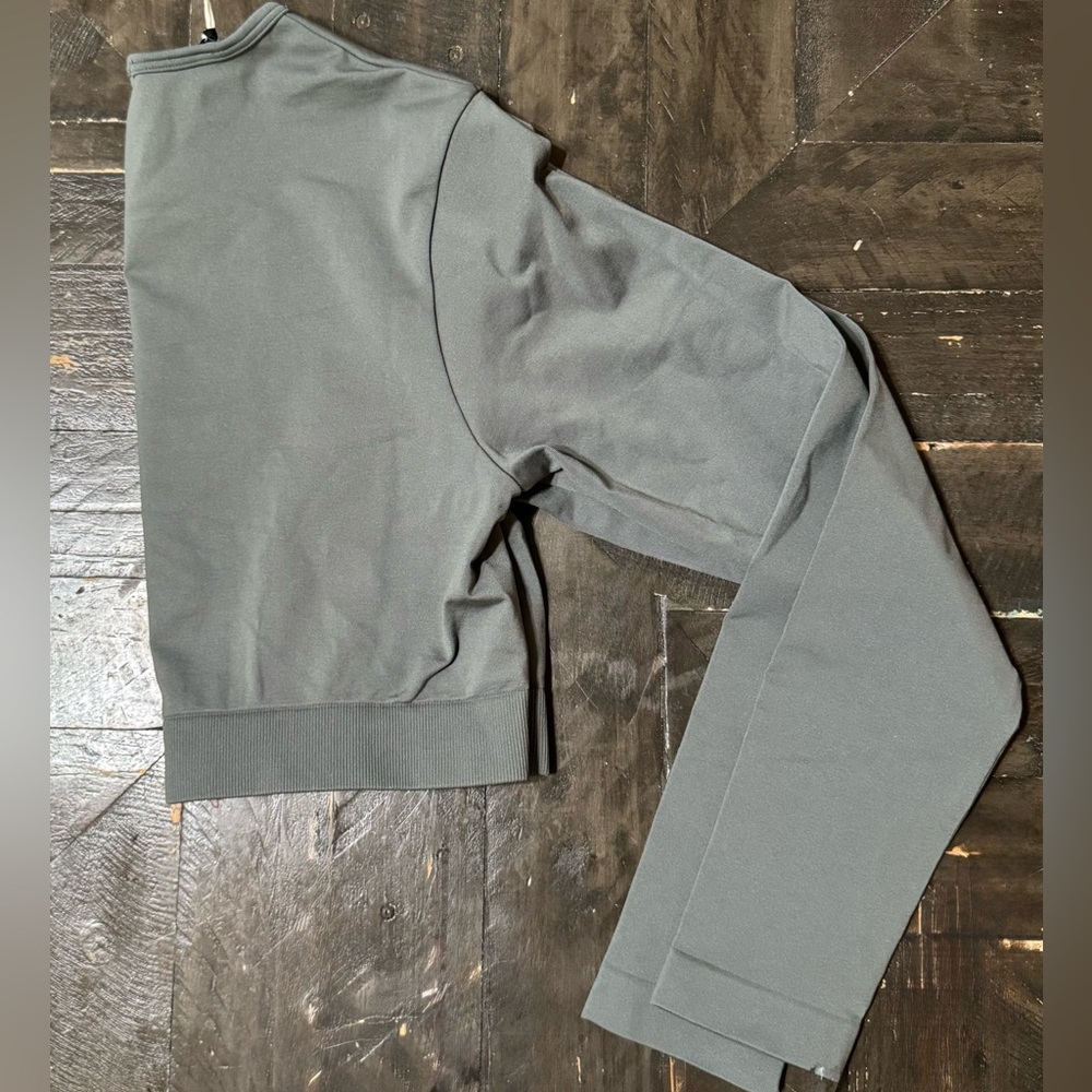 Gymshark Everyday Seamless Long Sleeve
Crop Top NWT - Picture 4 of 4